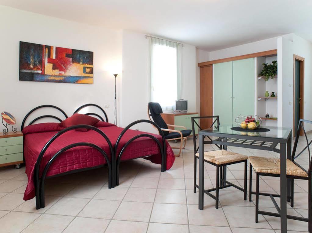 Villa Meli Lupi - Residenze Temporanee Parma Kültér fotó