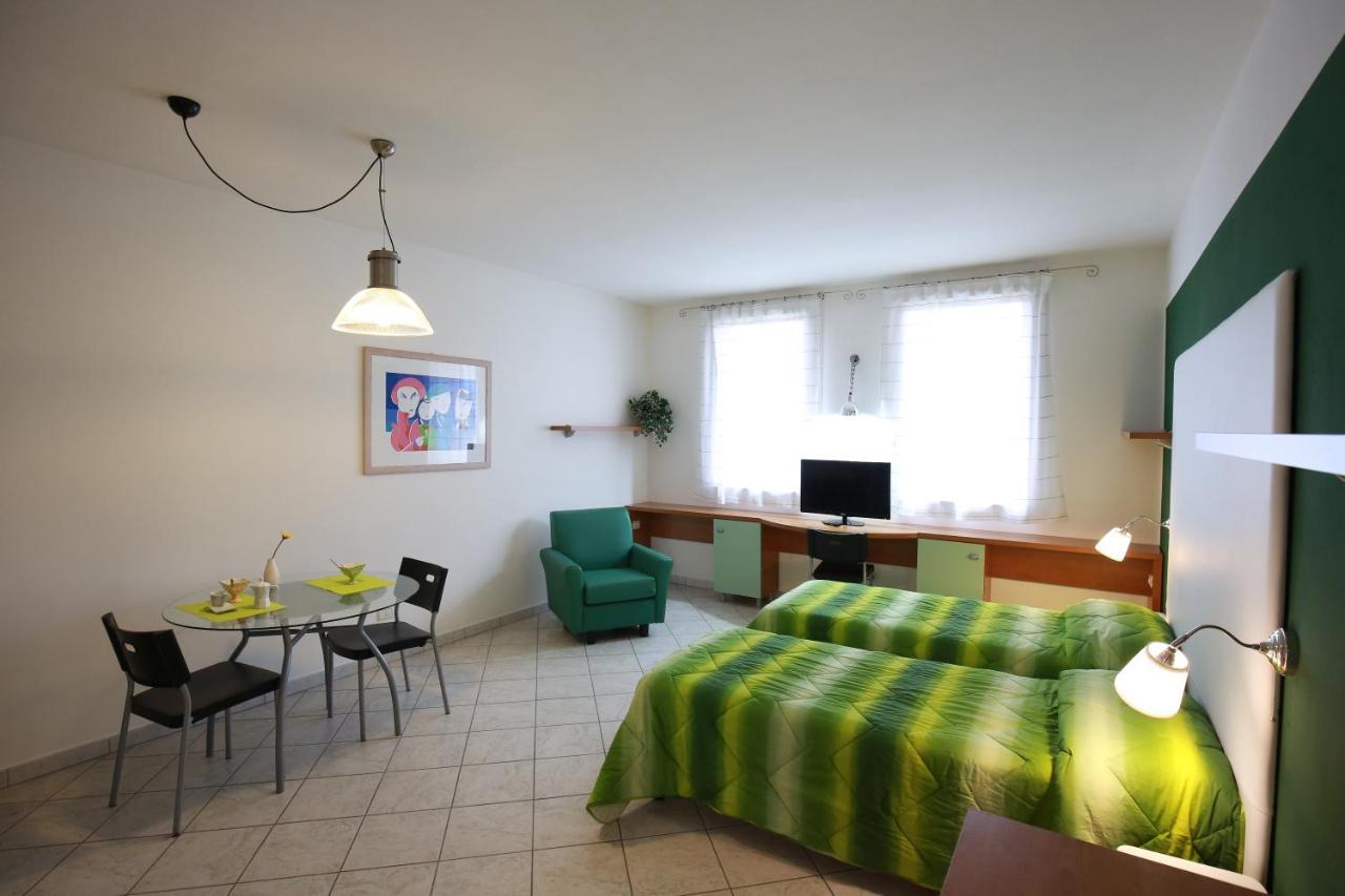 Villa Meli Lupi - Residenze Temporanee Parma Kültér fotó