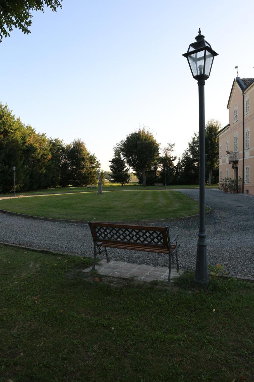 Villa Meli Lupi - Residenze Temporanee Parma Kültér fotó